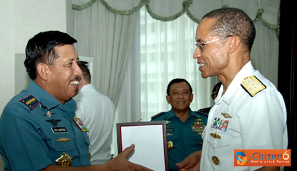 Citizen6, Jakarta: Didampingi Kepala Staf TNI AL, Aspam Kasal, Waasintel Panglima TNI, Wakapuspen TNI dan Staf Khusus Panglima TNI, Panglima TNI menerima Commander U.S. Pacific Fleet Admiral Cecil  Haney di Mabes TNI Cilangkap. (Pengirim: Badarudin Bakri)
