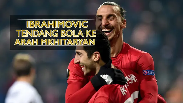 Video striker Manchester United, Zlatan Ibrahimovic, menendang bola ke arah Henrikh Mkhitaryan untuk mengganggu.