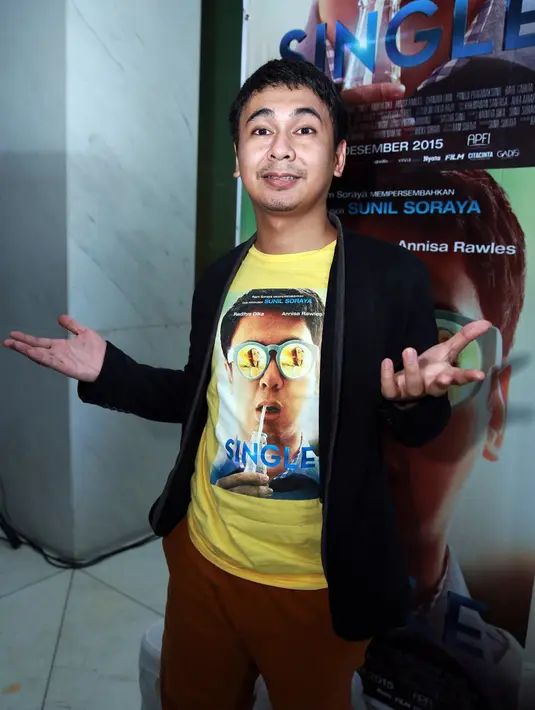 Ebi juga seorang single forever atau jomblo dari lahir yang belum pernah pacaran. Ini karena setiap kali dia mendekati perempuan, Ebi selalu aja ditolak.  (Deki Prayoga/Bintang.com)