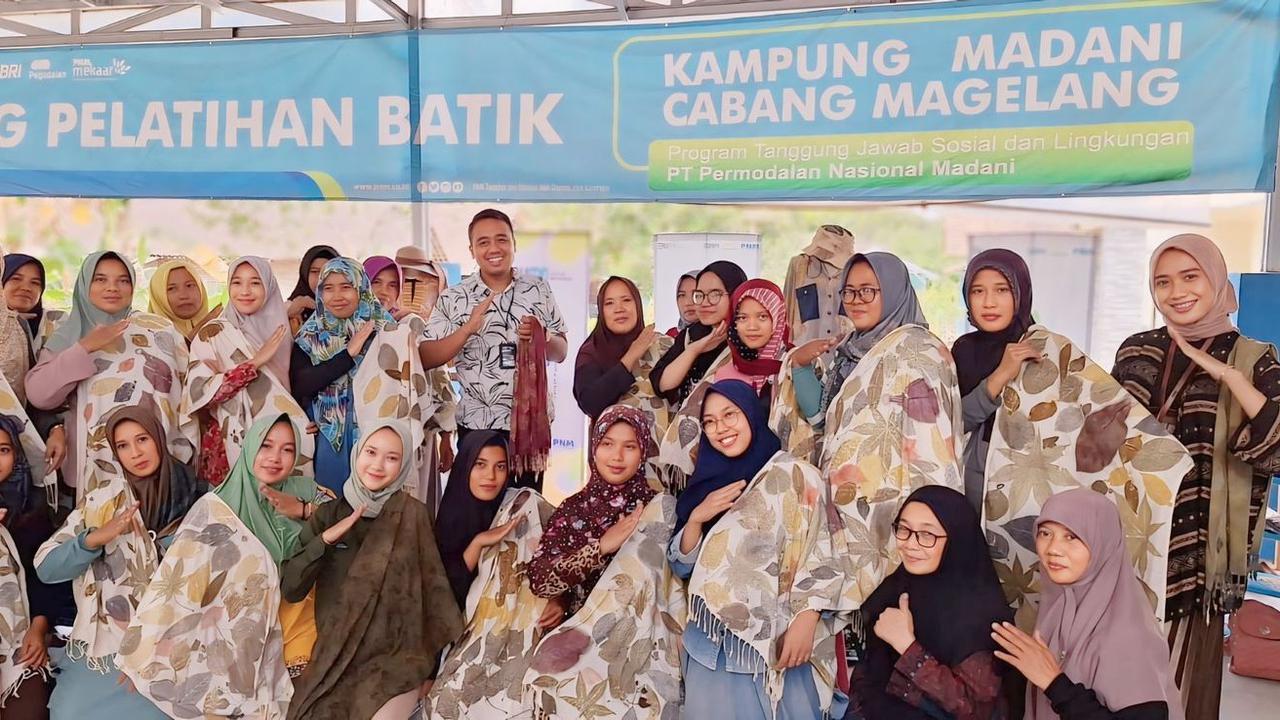 Hari Batik Nasional, PNM Berdayakan Pengrajin Batik Lewat Teknik Ecoprint di Kampung Madani