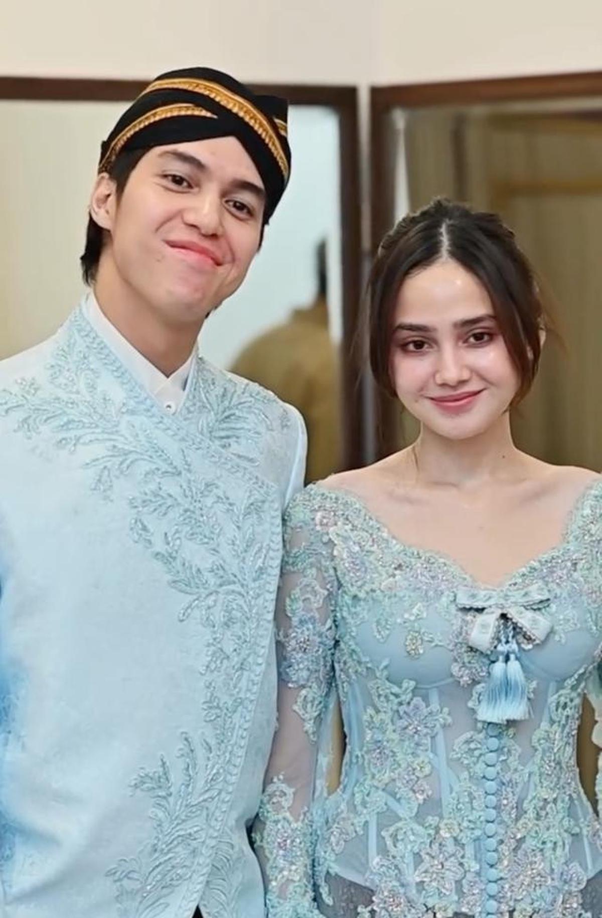 El Rumi dan Syifa Hadju Sah Jadi Suami Istri, Ahmad Dhani Bagikan Foto Keluarga Bernuansa Jawa