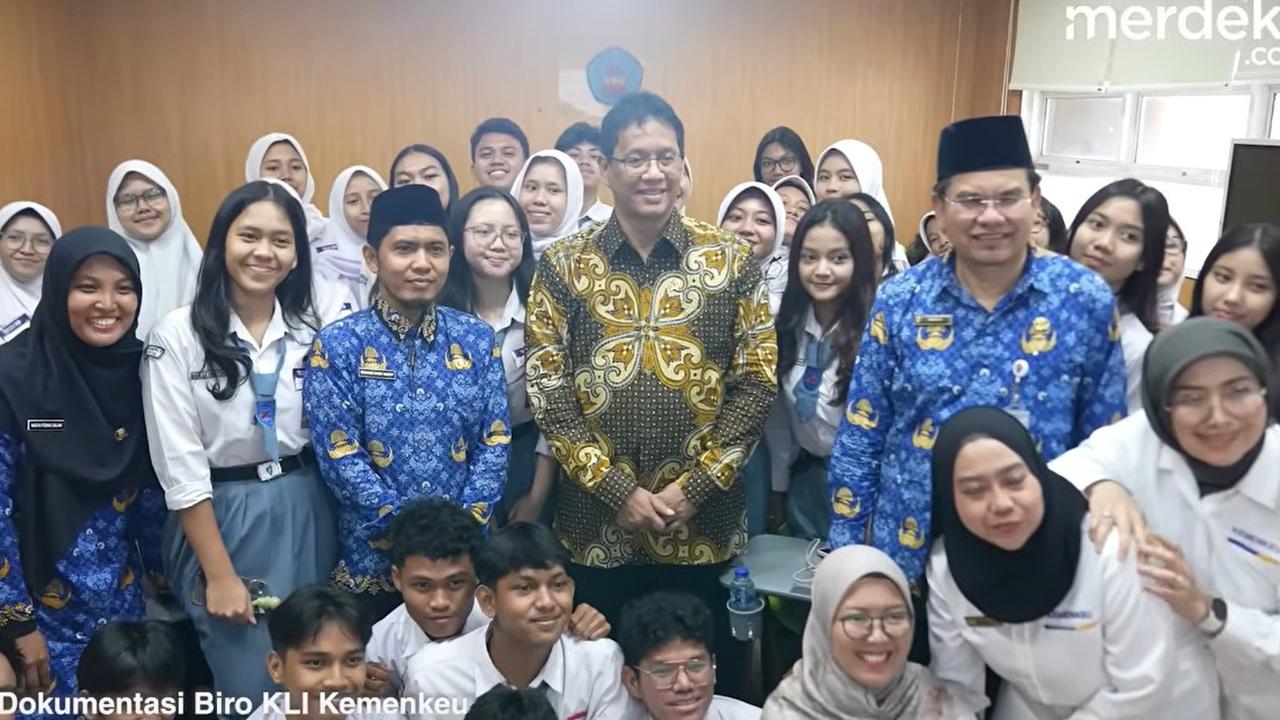 Momen Menkeu Purbaya Mengajar di SMAN 3 Jakarta, Tunjuk Orang Lalu Bertanya 'Lu Ngapain? Keluar Keluar
