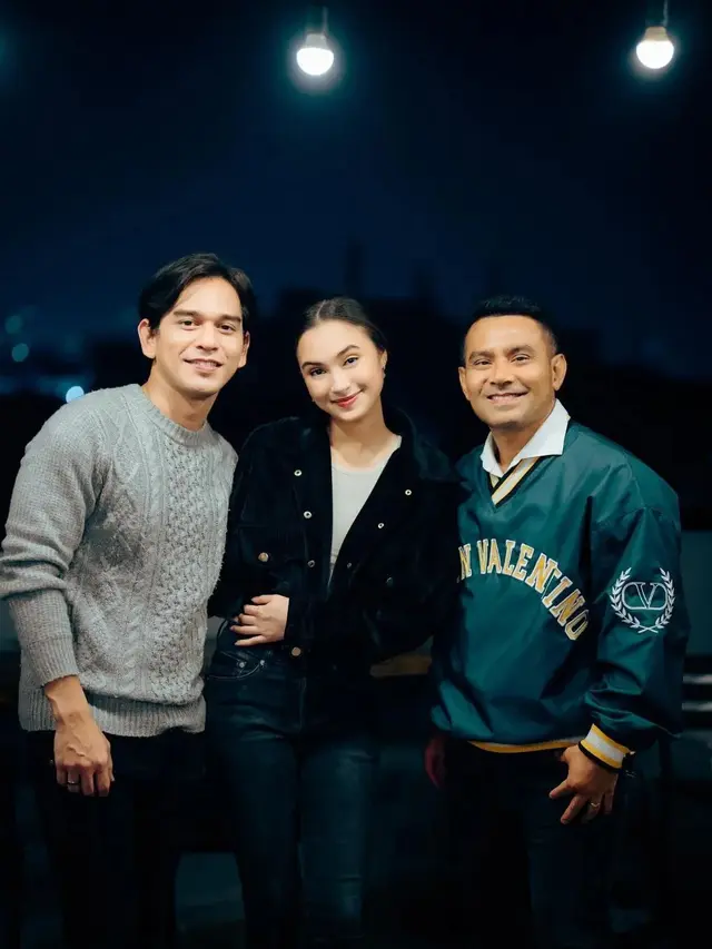 7 Potret Rangga Azof dan Caitlin Halderman yang Kini Dikabarkan Pacaran