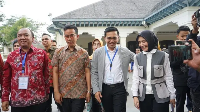 7 Potret Dine Mutiara yang Kini Selalu Dampingi Syahrul Gunawan, Jadi Ibu Pejabat
