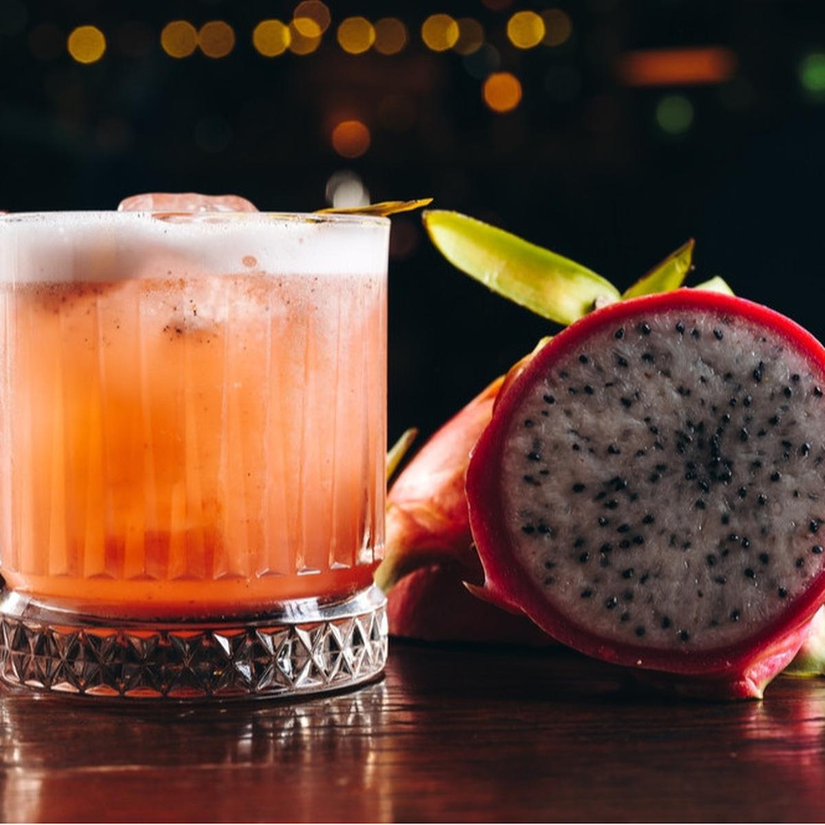 Ilustrasi cocktail koktail buah naga