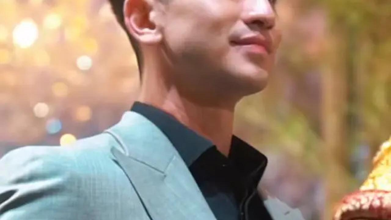 7 Potret Verrell Bramasta ke Nikahan Mantan, Doakan Febby Rastanty dan Suami