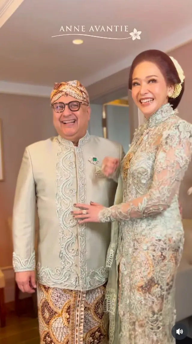 Penampakan bros Irwan Mussry di akad nikah Al Ghazali, bentuknya kecil tapi harganya bikin melongo