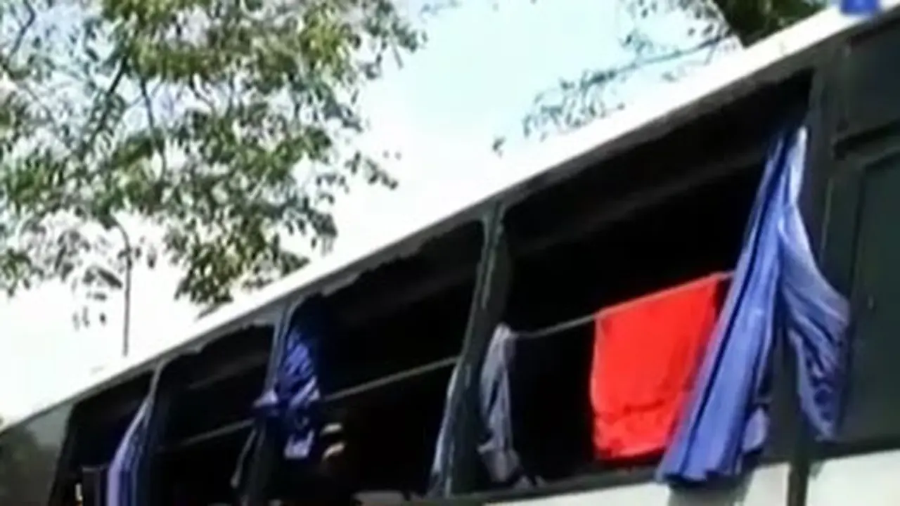 Bus-Bobotoh-Diserang3