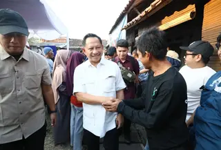 Mendagri Tito Karnavian meninjau program perumahan rakyat di Desa Cilampeni, Kecamatan Ketapang, Kabupaten Bandung, Jawa Barat, Sabtu (25/7/2026).