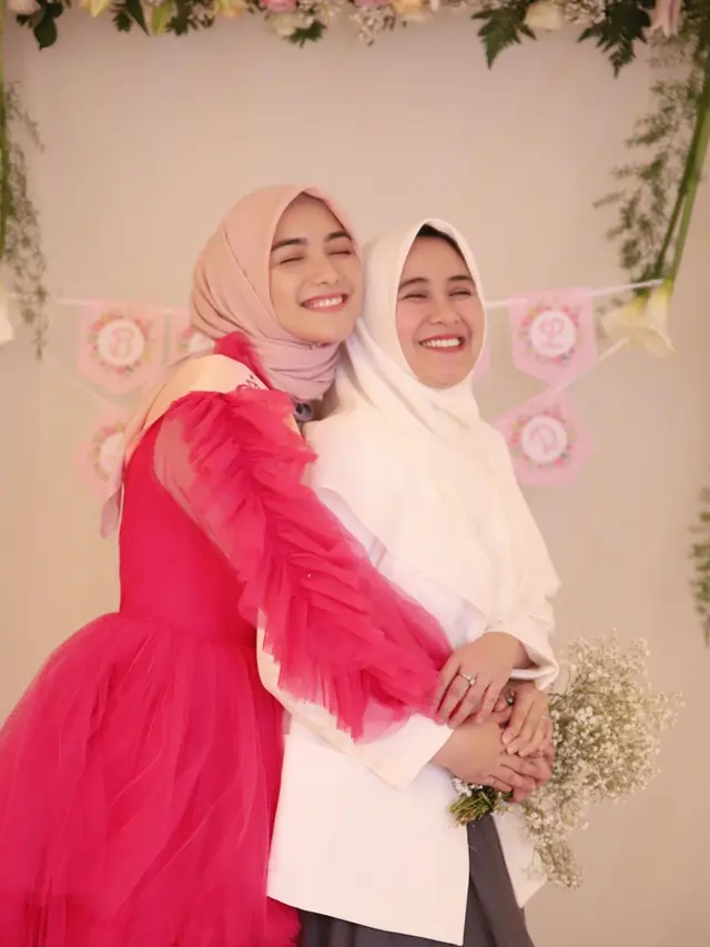 Kenal Sejak SMP, Ini 6 Potret Persahabatan Citra Kirana dan Ryana Dea