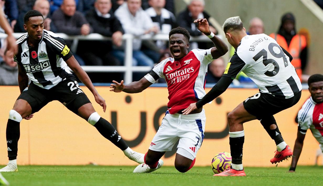 Arsenal mencoba mengejar ketinggalan. Namun, serangan yang dilakukan pasukan Mikel Arteta belum mampu memporak-porandakan pertahanan Newcastle. Hingga peluit panjang dibunyikan, tak ada tambahan gol yang tercipta. Pertandingan berakhir dimenangkan Newcastle dengan skor 1-0. (Owen Humphreys/PA via AP)