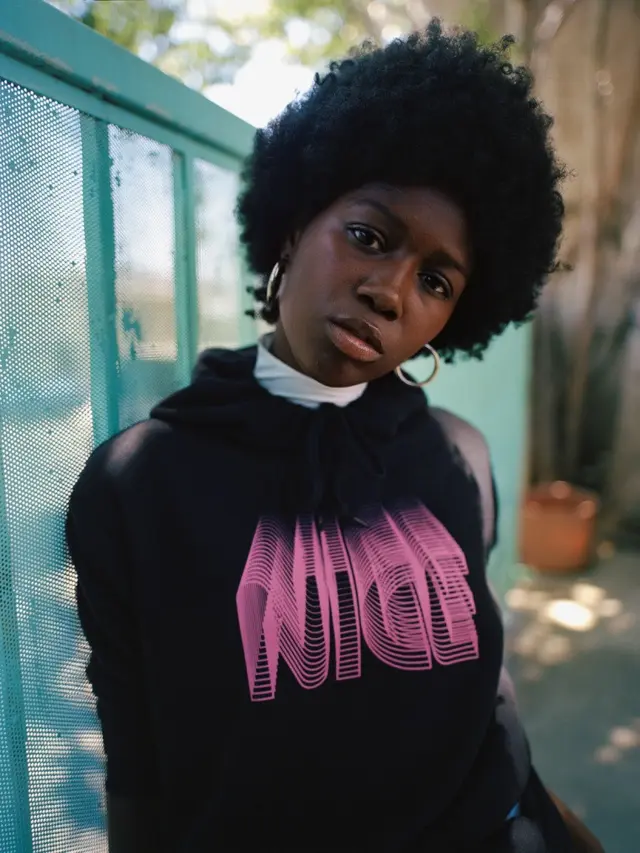 Melihat Koleksi T-Shirt Bernuansa Retro dan Pop Hasil Kolaborasi dengan Desainer London