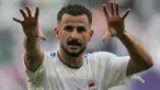 Piala Asia 2023 telah menyelesaikan fase grup dengan menghasilkan 87 gol dari total 36 pertandingan di enam grup (Grup A hingga E). Tercatat, 4 pemain sementara memimpin dalam daftar top skor sementara, termasuk dua pemain yang membobol gawang Timnas Indonesia di Grup D. Berikut daftar 4 pemain yang sementara memimpin dalam daftar top skor Piala Asia 2023 hingga fase grup berakhir. (AP/Photo/Aijaz Rahi)