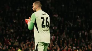 Maarten Paes menjalani debut bersama Ajax Amsterdam saat menjamu NEC Nijmegen dalam lanjutan Eredivisie 2025/2026 di Johan Cruyff ArenA, Minggu (22/2/2026) dini hari WIB. (Instagram Maarten Paes)