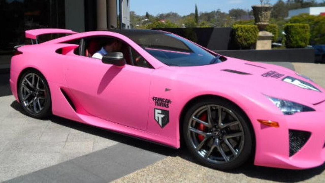Pink Lexus LFA untuk perjuangan lawan kanker payudara