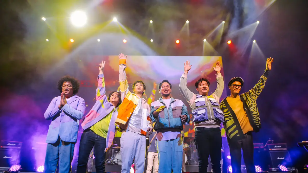 D’Masiv tampil bersama Ari Lesmana di  konser "20AD TO THE WORLD" di Singapura.