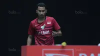 Tommy Sugiarto saat melawan Sony Dwi Kuncoro pada babak kedua Daihatsu Indonesia Master 2018 di Istora Senayan, Kamis (25/1/2018). Sony menang 21-14 21-10. (Bola.com/Nick Hanoatubun)