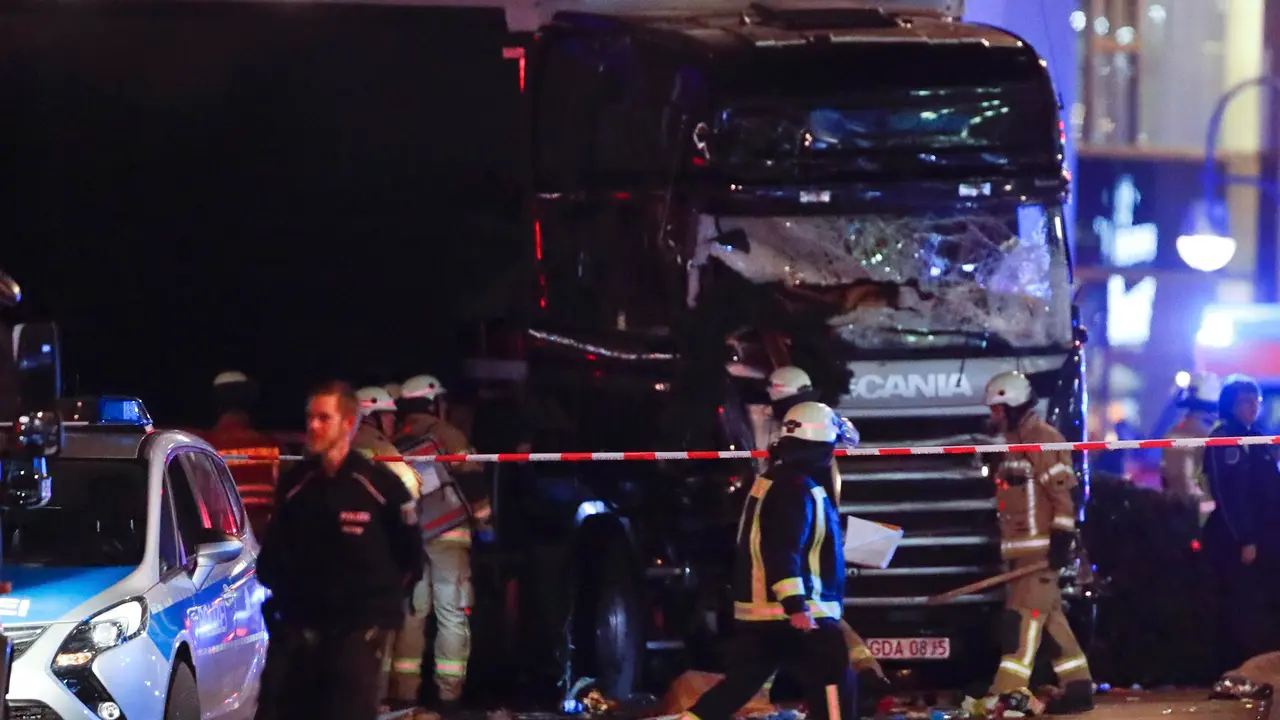 20161219-Truk Tabrak Pasar Natal di Berlin-Jerman