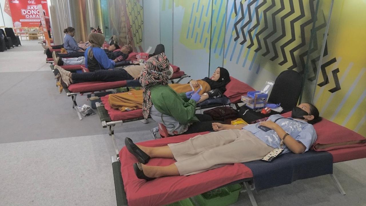 BRI Insurance menggelar acara donor darah untuk Pekerja di Menara Brilian. (Dok BRINS)