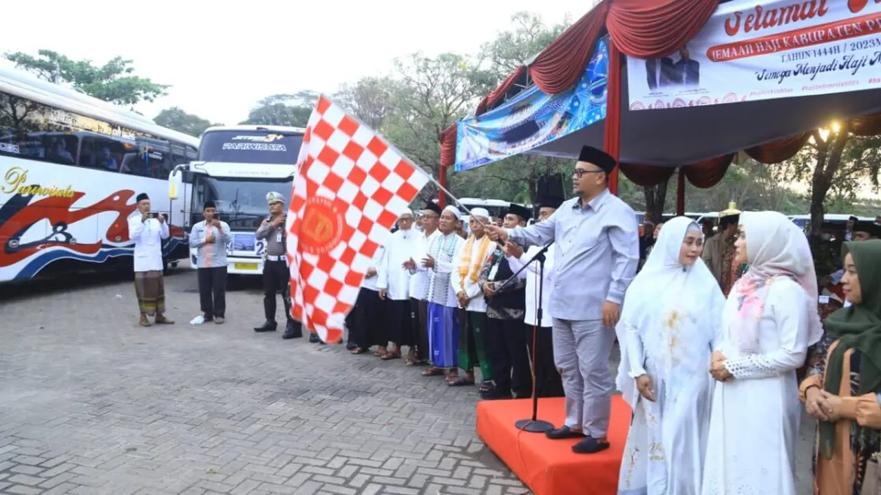 Wakil Bupati Probolinggo Timbul Prihanjoko melepas jamaah calon haji asal Probolinggo (Istimewa)