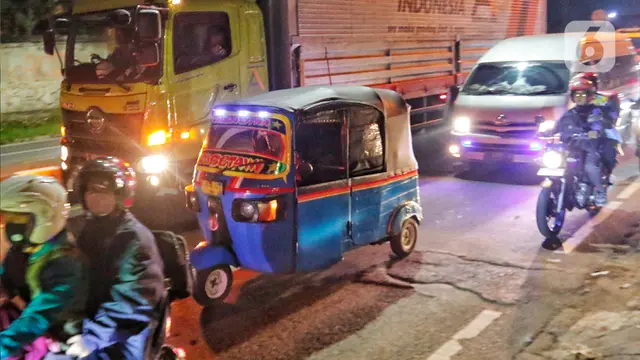 Mudik Lebaran 2023, Pemudik Pilih Naik Bajaj ke Kampung Halaman