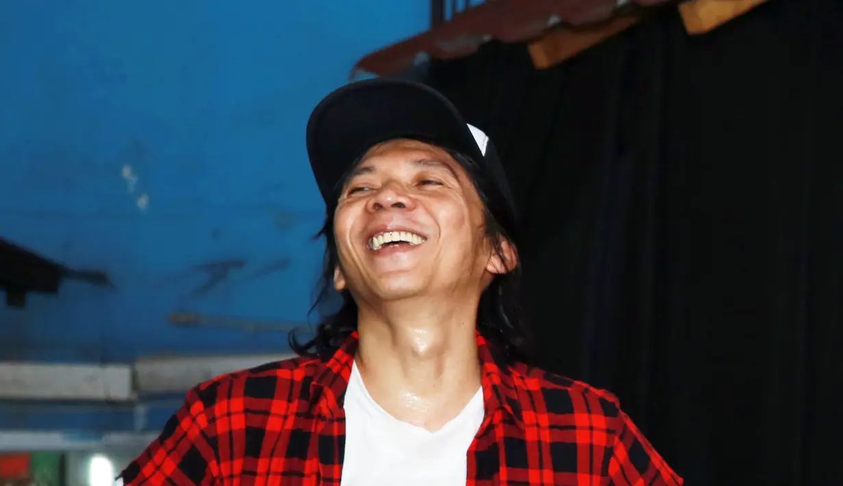 Ide itu muncul dari meja makan. Kebiasaan keluarga ini sarapan pagi bareng memunculkan ide untuk membuat band. Nama band itu diambil dari nama ayah Bimbim, Sidharta Manghurudin. (Deki Prayoga/Bintang.com)