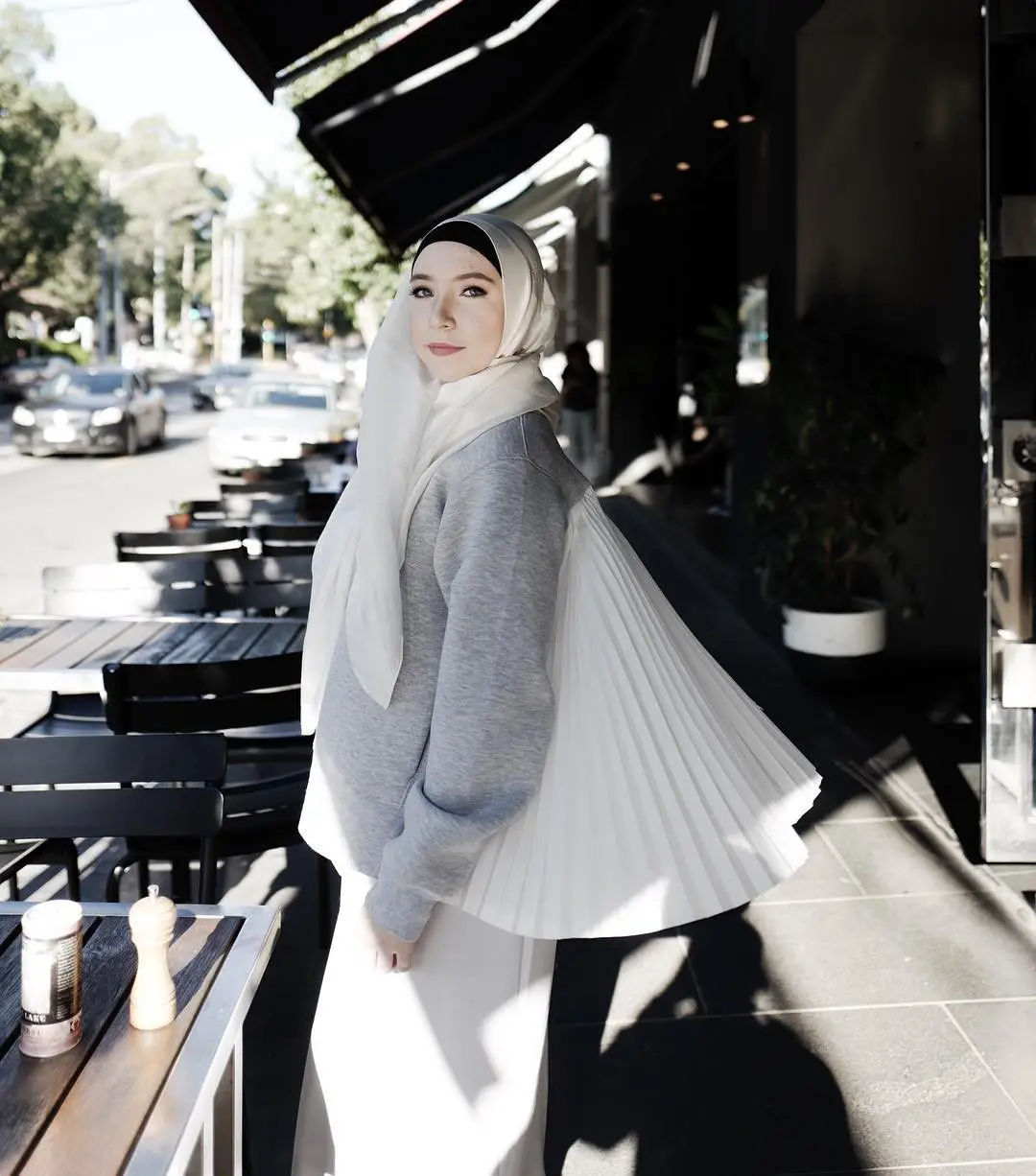 Gaya hijab yang casual ala Stephanie Kurlow. (sumber foto: @stephaniekurlow/instagram)