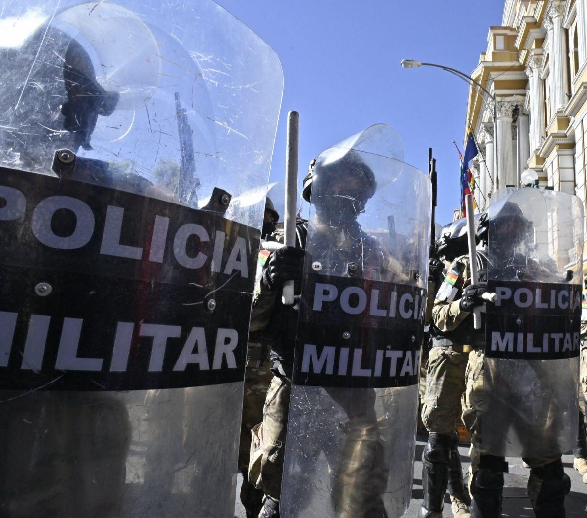 Bolivia iguncang upaya kudeta, pada Rabu (26/5/2024). Sejumlah pasukan militer dengan senjata laras panjang dan kendaraan lapis baja dilaporkan mengepung Istana Presiden dan Gedung Kongres yang berada di dekat&nbsp;alun-alun pusat Plaza Murillo di Ibu Kot