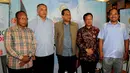 Sejumlah pembicara acara Bincang Senator 'ISIS dan Upaya Deradikalisme' bersama Liputan6.com berfoto seusai diskusi, Jakarta, Minggu (22/3/2015). (Liputan6.com/Yoppy Renato)