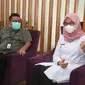 Kepala Balai Besar Teknik Kesehatan Lingkungan dan Pengendalian Penyakit (BBTKLPP) Surabaya  Rosidi Roslan (Kanan) mendengarkan Ppaparan Bupati Banyuwangi Ipuk Fiestiandani (Istimewa)