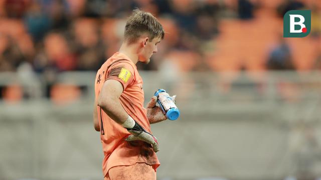 Foto: Pantes Menang, Kiper Timnas Prancis U-17 Bawa Contekan saat Adu Penalti Melawan Senegal di Piala Dunia U-17 2023