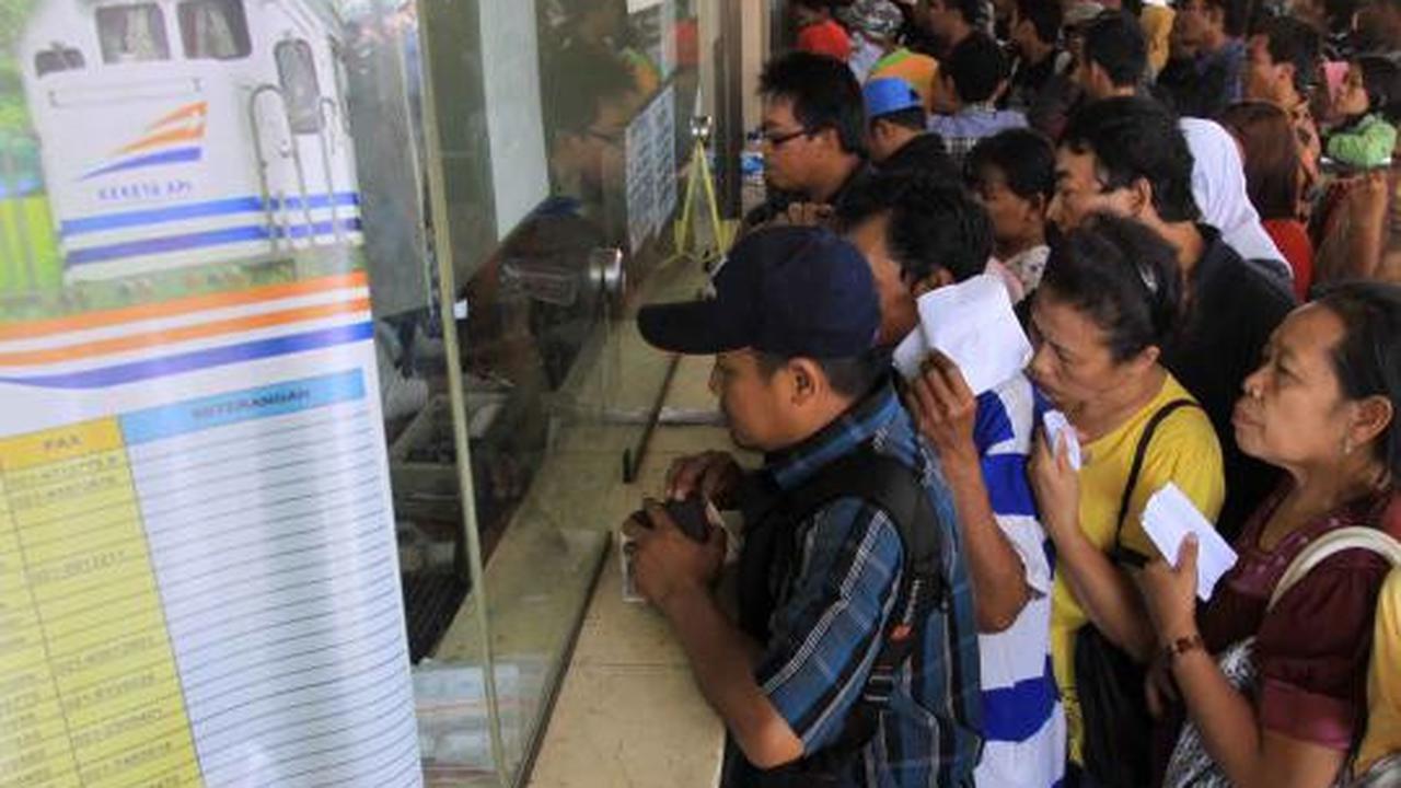 Calon pemudik rela antre tiket sejak pukul 4 pagi