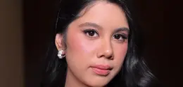 Almira Tunggadewi Yudhoyono di Momen Perpisahan SMA. [@stephaniejeesh]