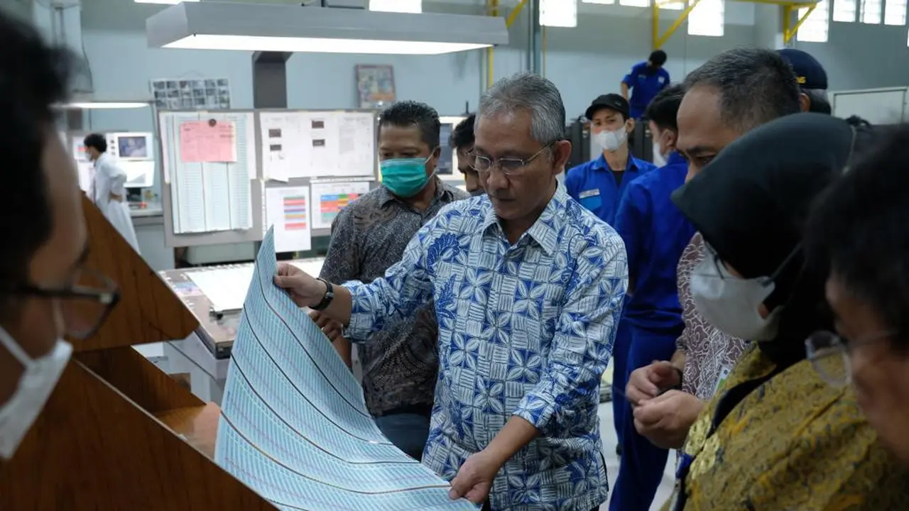 Direktur Jenderal Bea dan Cukai, Askolani menggelar kunjungan kerja ke Perum Percetakan Uang Republik Indonesia (Peruri) di Karawang, Jawa Barat pada Kamis (22/12).