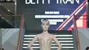 Saat itu, couture masih dianggap sangat mewah dan tidak mudah diakses, Betty Tran ingin membuat busana yang bisa dikenakan oleh setiap wanita, setiap hari. Credit to Digital Fashion Week #DFWjkt #digitalfashionweek.