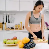aktivitas seperti lari, bersepeda statis, hingga latihan HIIT dikenal mampu membakar kalori dalam waktu relatif singkat. Bahkan setelah latihan selesai, tubuh masih bisa terus membakar kalori selama beberapa waktu. (foto/dok: freepik)