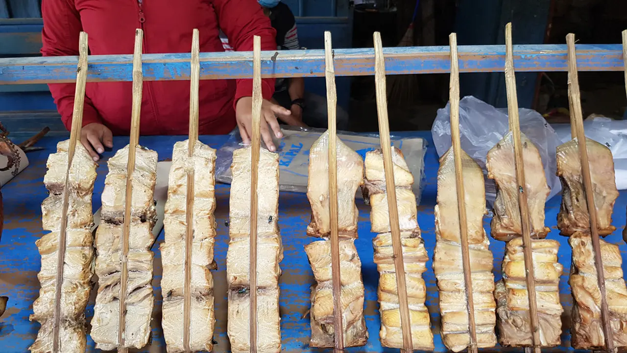 Tuna asap di Pasir Putih Beach Trenggalek