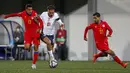 Skuat asuhan Southgate berhasil tampil dominan sejak dimulainya babak pertama meski tampil dengan beberapa pemain pelapisnya. Tercatat, Inggris memiliki 89 persen penguasaan bola dan tiga dari sembilan tembakan, mampu tepat sasaran di babak pertama. (AP/Joan Monfort)