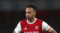 Ekspresi pemain Arsenal Pierre-Emerick Aubameyang usai mencetak gol bunuh diri saat melawan Burnley pada pertandingan Liga Premier Inggris di Stadion Emirates, London, Inggris, Minggu (13/12/2020). Arsenal kalah 0-1. (Catherine Ivill/Pool via AP)