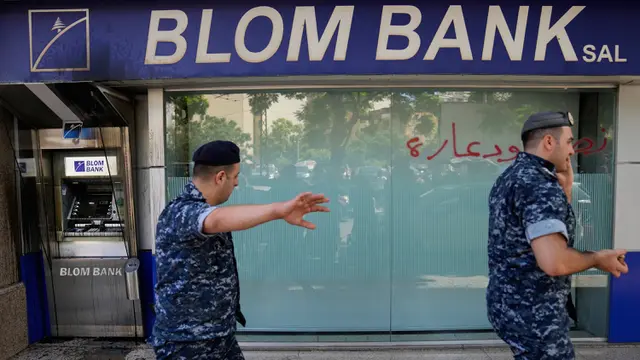 Deposan Bank di Lebanon Ambil Paksa Tabungan Yang Ditahan Dampak Krisis Ekonomi