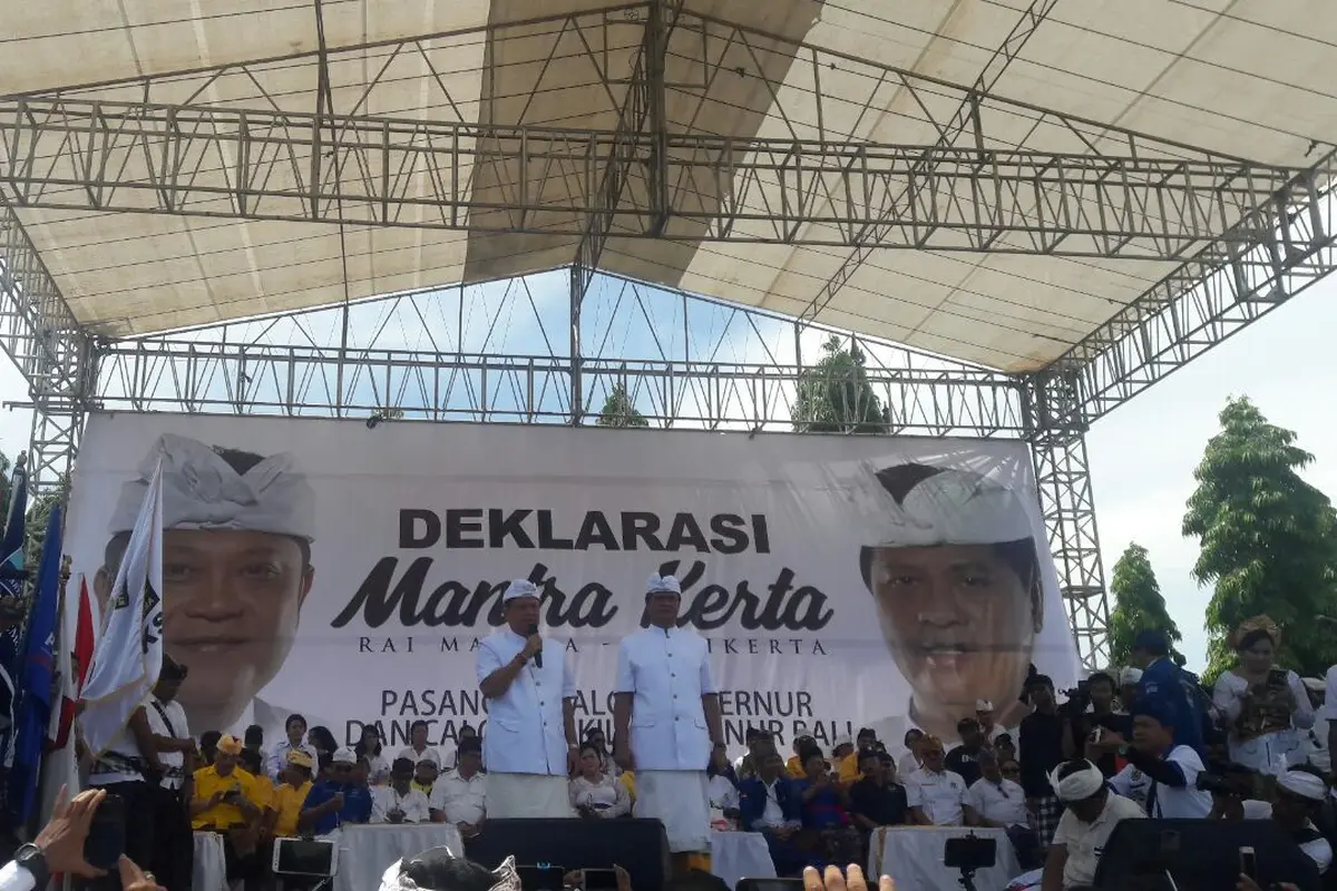 Deklarasi cagub dan cawagub Bali, Ida Bagus Rai Dharmawijaya Mantra-I Ketut Sudikerta, di Monumen Bajra Sandhi.