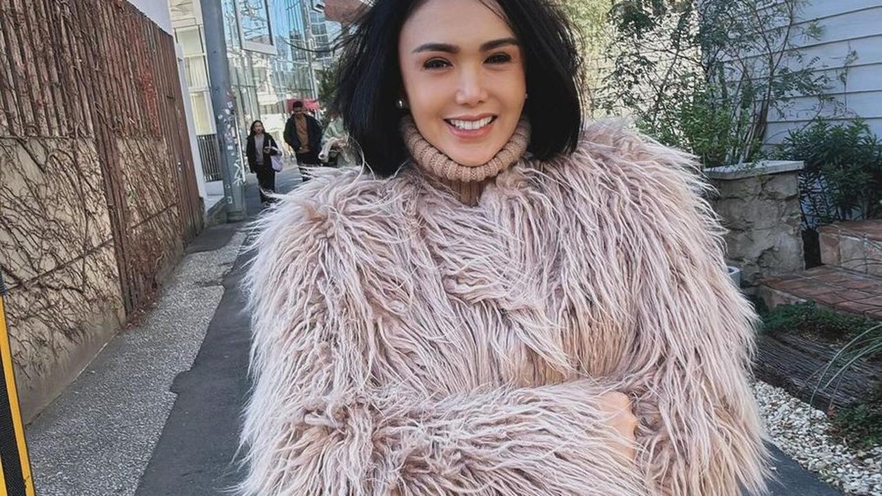Potret Yuni Shara Belanja Perabot di Toko Sederhana Meski Sudah Jadi Artis Tenar & Kaya Raya, Ternyata Langganan Selama 26 Tahun