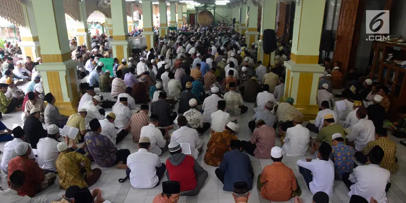 Jamaah Tadarus Alquran di Masjid Kauman Semarang Membeludak
