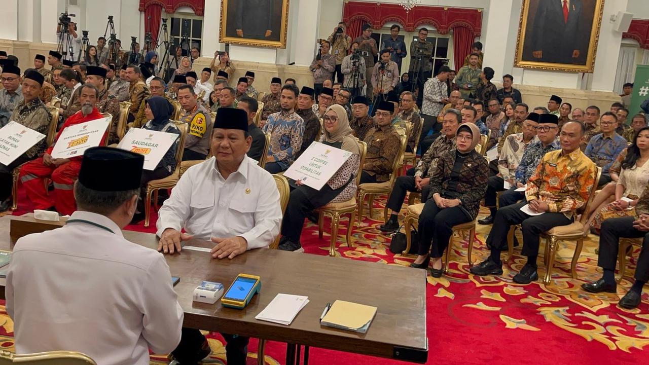 Prabowo, Gibran, dan Menteri Kabinet Bayar Zakat Melalui Baznas di Istana Negara