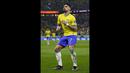 Berbeda dari rekan-rekannya, Lucas Paqueta dengan percaya diri berjoget sendiri setelah mencetak gol keempat Brasil pada menit ke-36. Ia asik bergoyang di pojok lapangan. (AP/Manu Fernandez)