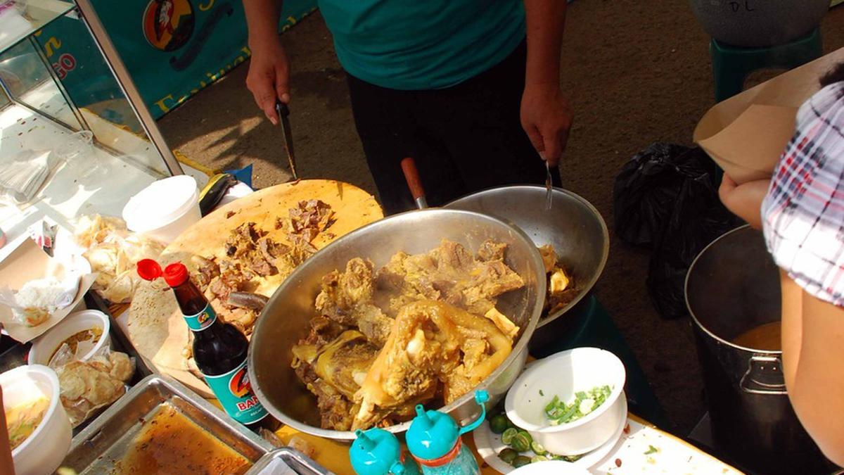 Meski Hujan, Animo Masyarakat Tetap Tinggi - Photo Fimela.com