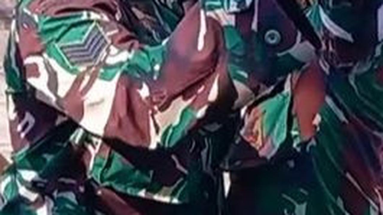 "Serma M. Buang Waroka beberapa hari menjelang Pensiun di 1 Des 2023 melaksanakan Long March sejauh 50 KM dari Malambong ke Kodim 0611/Garut. Berhasil mencapai garis Finish Pkl.15.00 Wib dalam keadaan selamat &amp; aman. SEMOGA MENDAPAT APRESIASI KENAIKAN