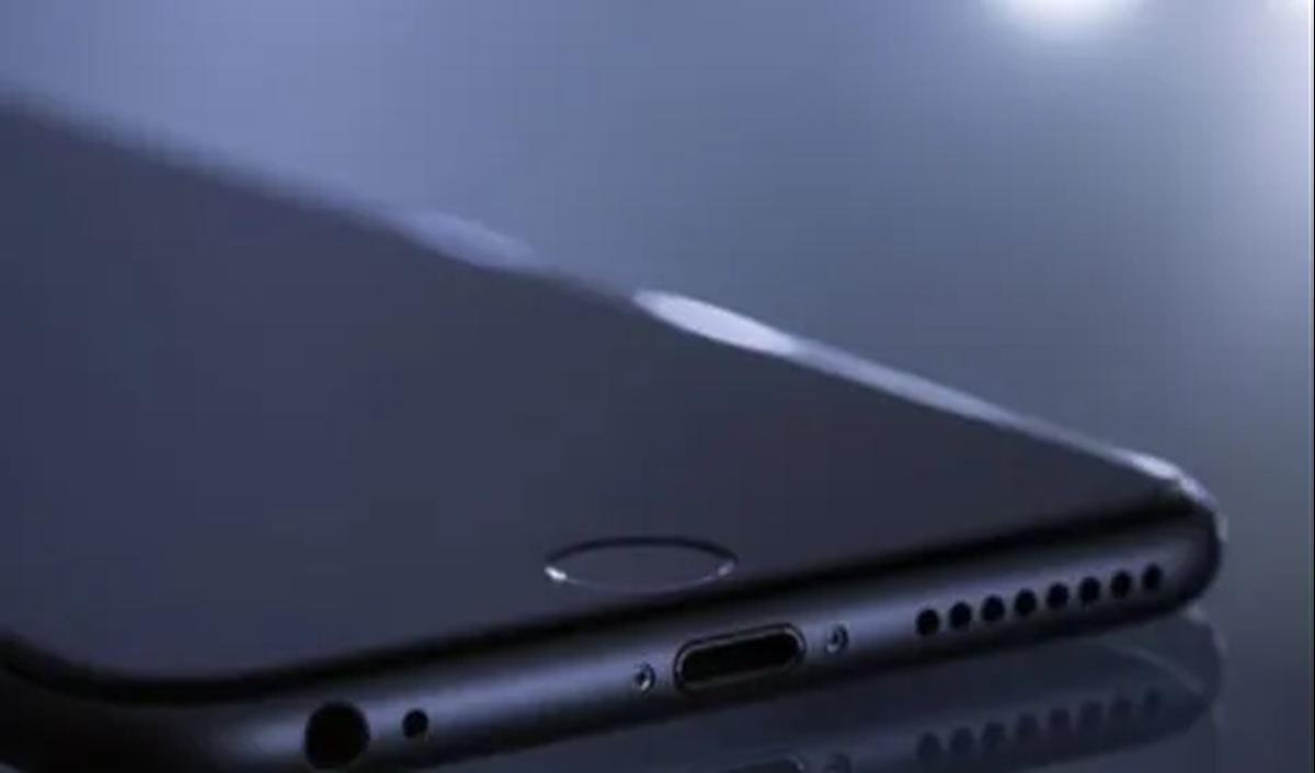 iPhone terakhir yang memiliki Touch ID adalah iPhone SE generasi ketiga yang diluncurkan pada tahun 2022 lalu.&nbsp;