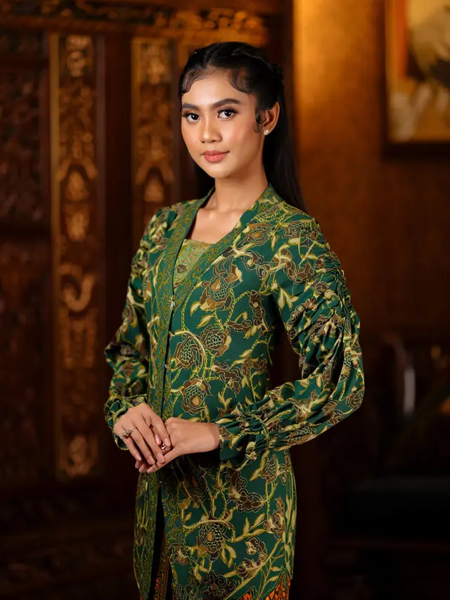 Model Baju Batik Lengan Kerut Modern Elegan
