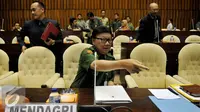 Mendagri Tjahjo Kumolo saat menghadiri rapat kerja dengan Komisi II DPR di Kompleks Parlemen Senayan, Jakarta, Senin (14/9/2015). (Liputan6.com/Johan Tallo)